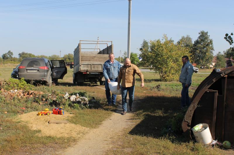 Липецкие активисты ОНФ взяли на контроль решение проблем многодетной семьи из села Пятницкое