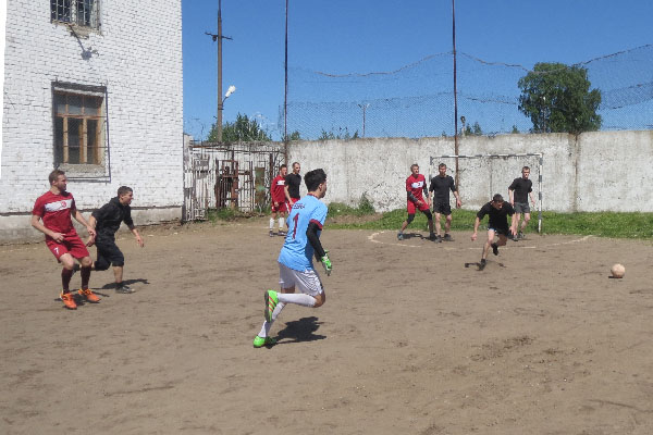 Футболисты рыбинского ФК «Металлист» сыграли с осужденными ИК-12