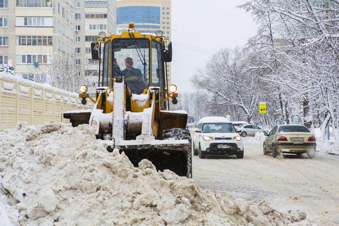 Коммунальщики Реутова за сутки вывезли свыше 15 тонн снега