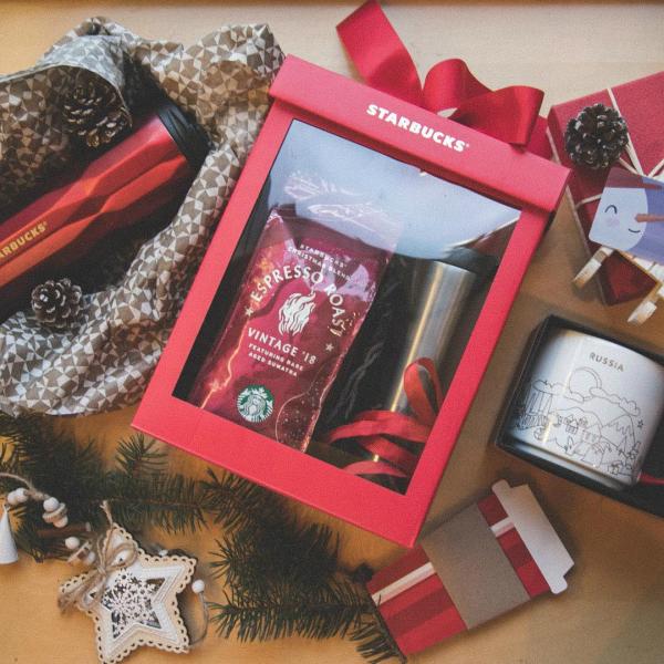 #ПраздникЭто дарить рождественское настроение вместе со Starbucks