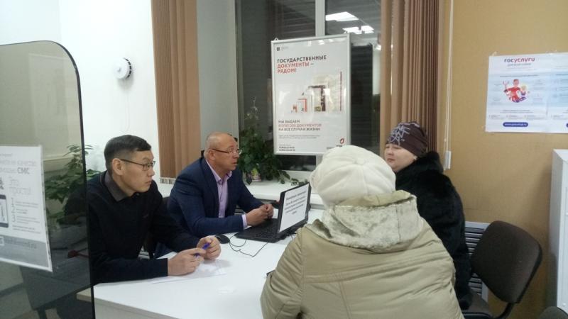 Руководство забайкальского Управления Росреестра и филиала Кадастровой палаты провело консультирование граждан в Шилке