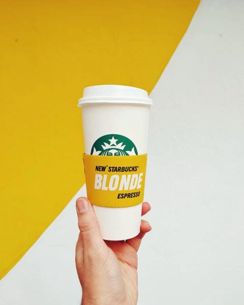 Переходим на светлую сторону: 
нежные напитки на зернах Blonde Espresso уже во всех кофейнях Starbucks!