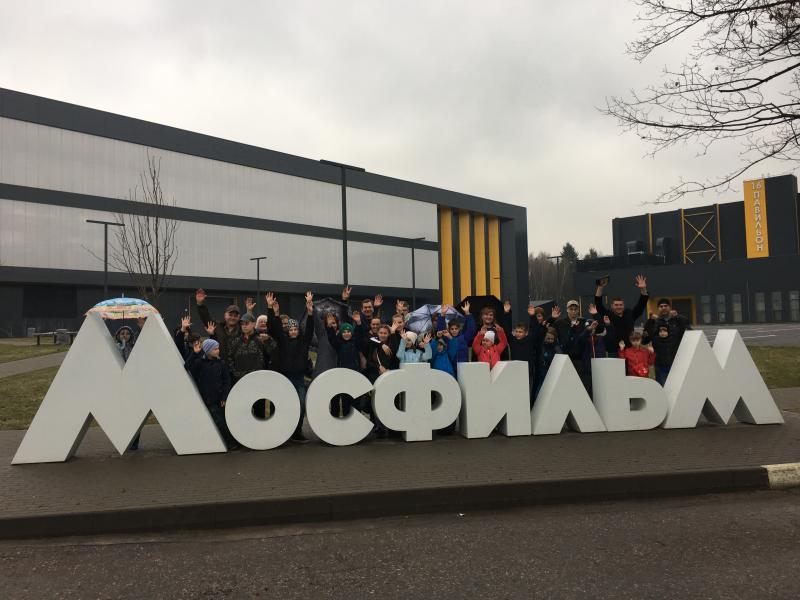Дети сотрудников и военнослужащих Подмосковной Росгвардии
побывали на экскурсии на Мосфильме