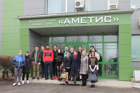 Активисты ОНФ познакомили молодежь Амурской области с деятельностью промышленного предприятия и учреждения культуры