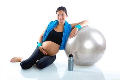 Беременность и тренажерный зал: полезен ли фитнес будущим мамам?
