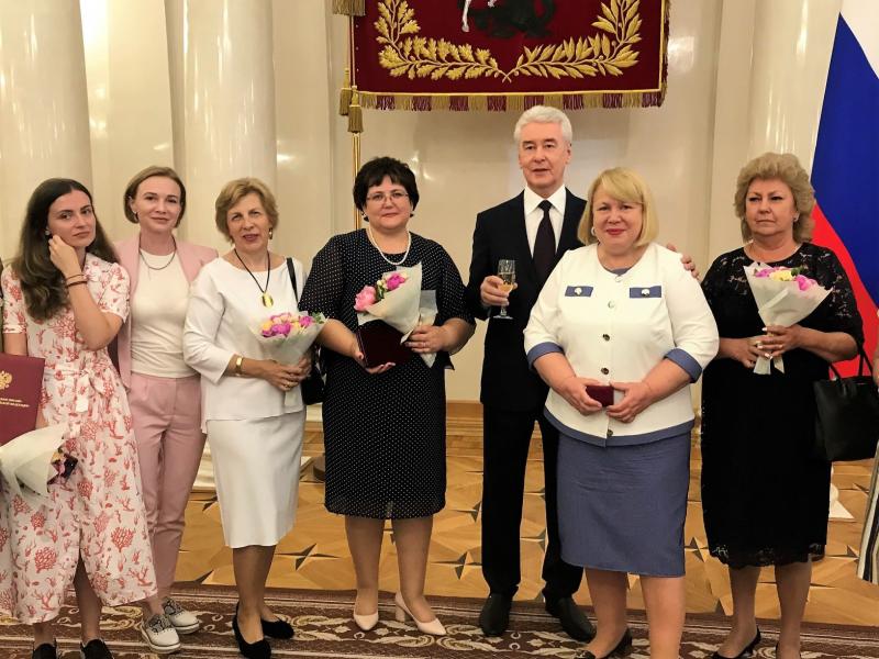 Мэр столицы наградил педагога школы №1354 званием «Заслуженный учитель РФ»