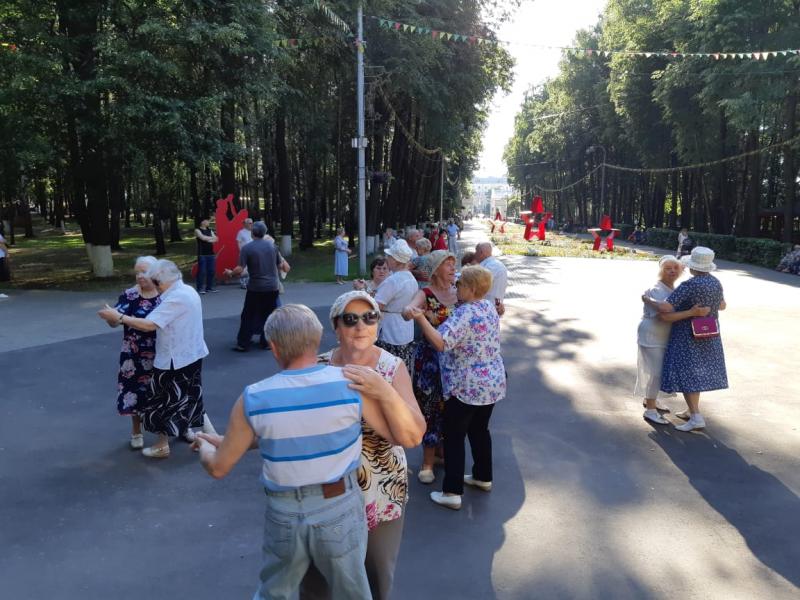 При поддержке единороссов, в Королёве организовали танцевальную программу для пожилых