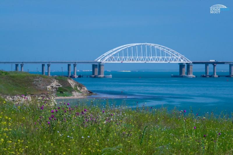 Поезда пойдут по расписанию: на Крымском мосту закончена укладка рельсов