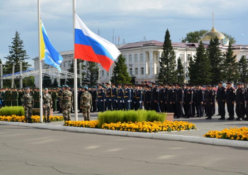 УФСИН России по Республике Тыва приняло участие в торжественной церемонии подъема Государственных флагов России и Тувы.