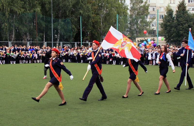 В Мордовии представители Росгвардии приняли участие в торжественных мероприятиях в подшефных школах