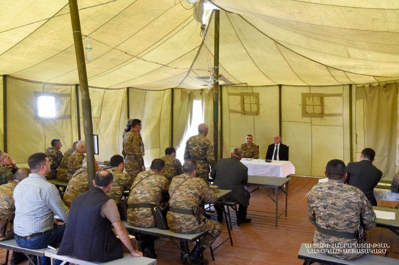 Президент Арцаха провел ряд встреч с участниками проводимых в республике военных сборов