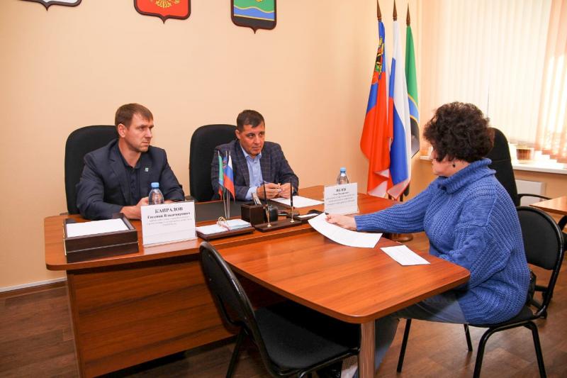 27 сентября начальник Департамента жилищно-коммунального и дорожного комплекса Олег Ивлев провел встречу с населением города Мыски