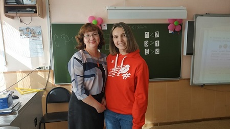 Активисты ОНФ в Амурской области поздравили педагогов с Днем учителя