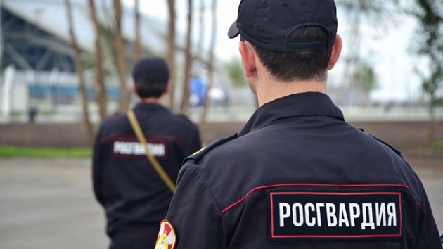 В Новосибирске сотрудники Росгвардии вернули потерявшегося ребенка его родителям