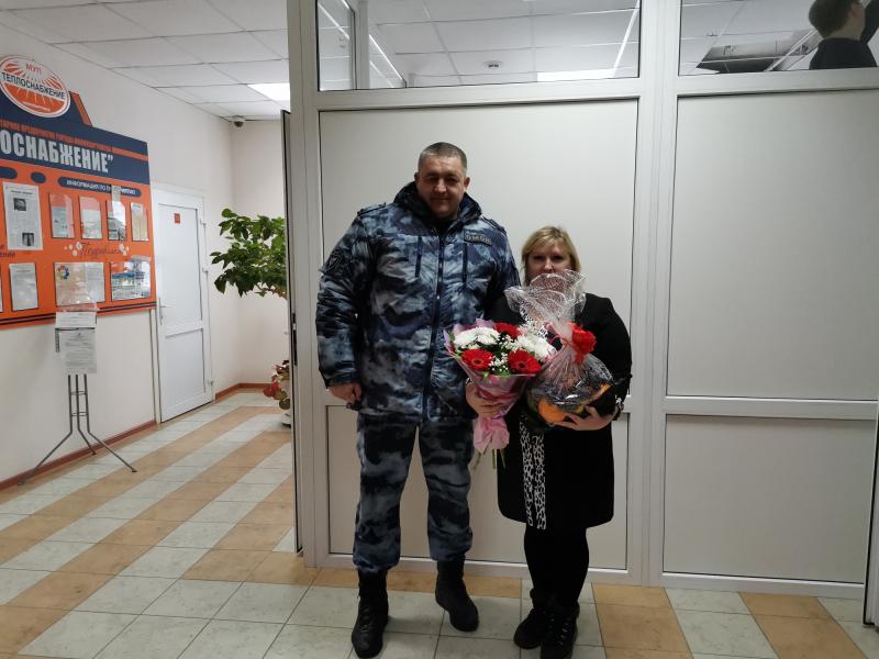 Росгвардейцы ХМАО-Югры поздравили с Международным Днем матери вдову и мать погибших военнослужащих