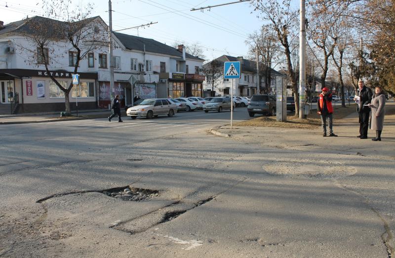 После замечаний ОНФ в Кабардино-Балкарии на дорогах Нальчика устранили часть выбоин