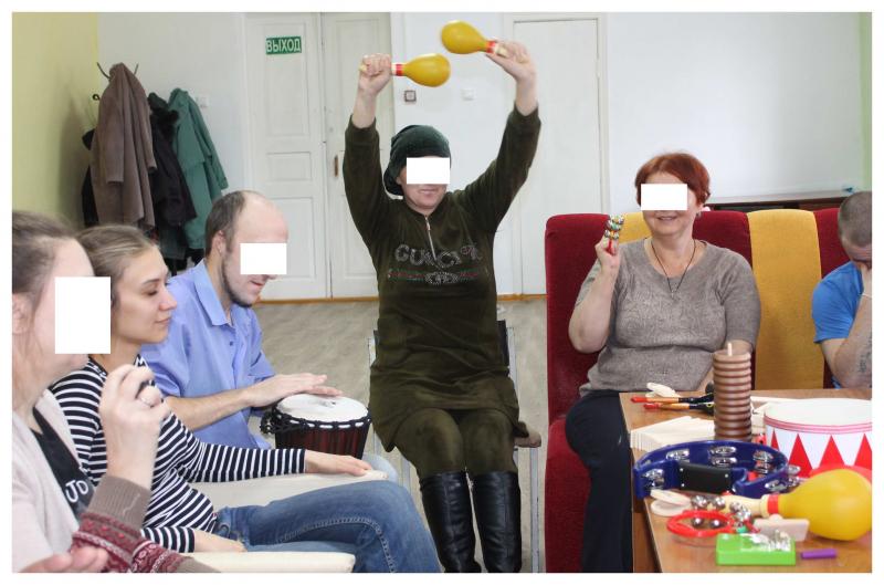 Пациенты Ставропольской психбольницы принимают участие в музыкотерапии