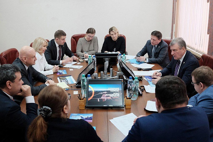 Игорь Васильев обсудил с делегацией из Калужской области развитие региональных авиаперевозок