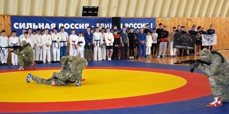 В Мордовии росгвардейцы провели показательные выступления для участников турнира по рукопашному бою
