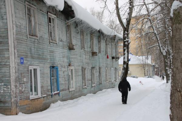 После замечаний ОНФ в Коми ряд управляющих компаний в Сыктывкаре привлечен к ответственности за снег и сосульки на крышах домов