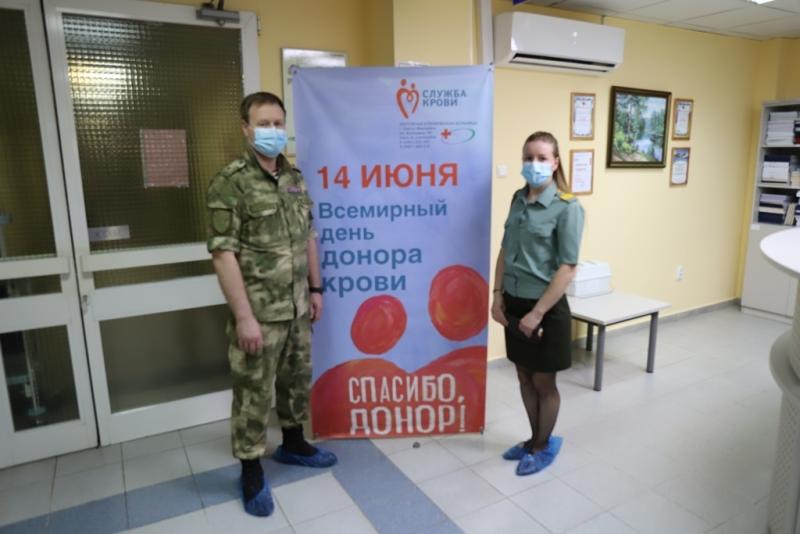 “От сердца к сердцу” - в канун Дня России в Югре Росгвардия поддержала Всероссийскую донорскую акцию