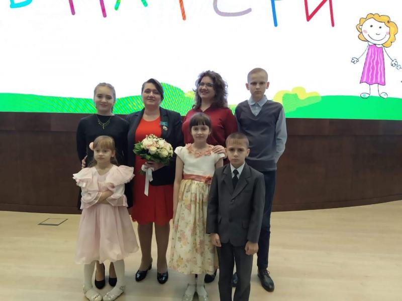 Руководство Волоколамского отдела вневедомственной охраны поздравило многодетную семью сотрудника