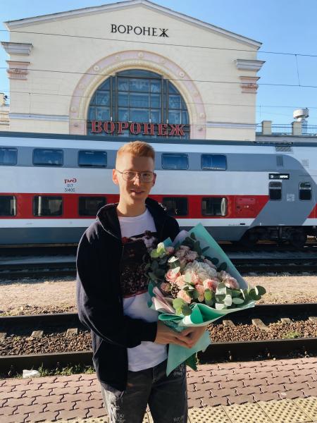 Вадиму Стукалову привезли цветы прямо к поезду