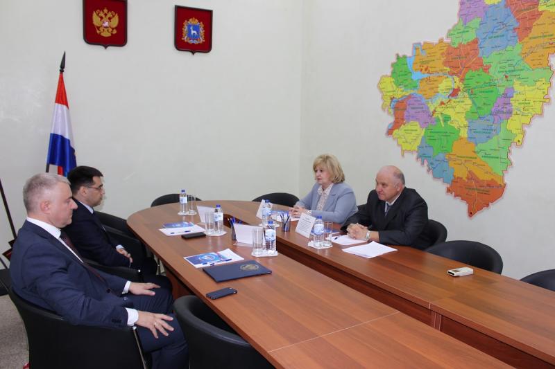В Самаре Приволжский транспортный прокурор подписал соглашение о порядке взаимодействия с Уполномоченным по правам человека в Самарской области