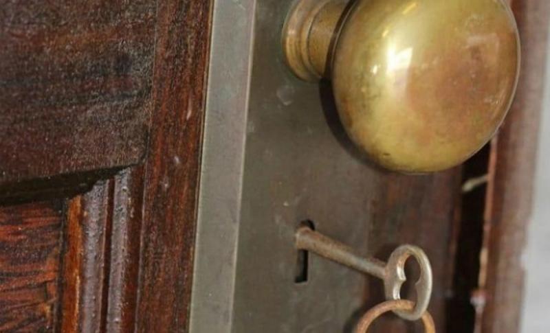 Женщина закрыла дверь квартиры в центре Парижа в 1939 году и уехала. Спустя 70 лет родственники получили разрешение войти внутрь