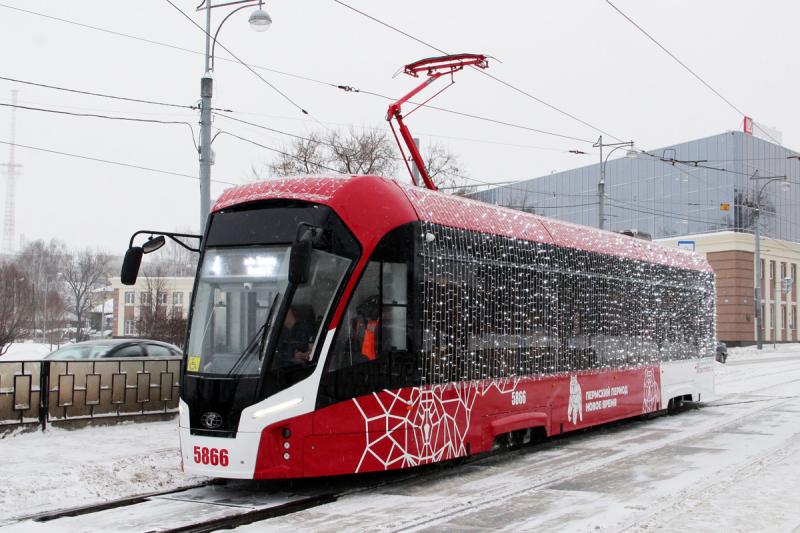 «ПК Транспортные системы» поставила в Пермь шесть трамваев «Львенок»