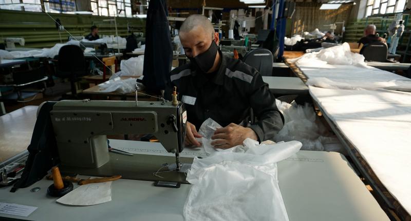 Исправительные колонии ХМАО расширяют производство швейных изделий для медицинских учреждений