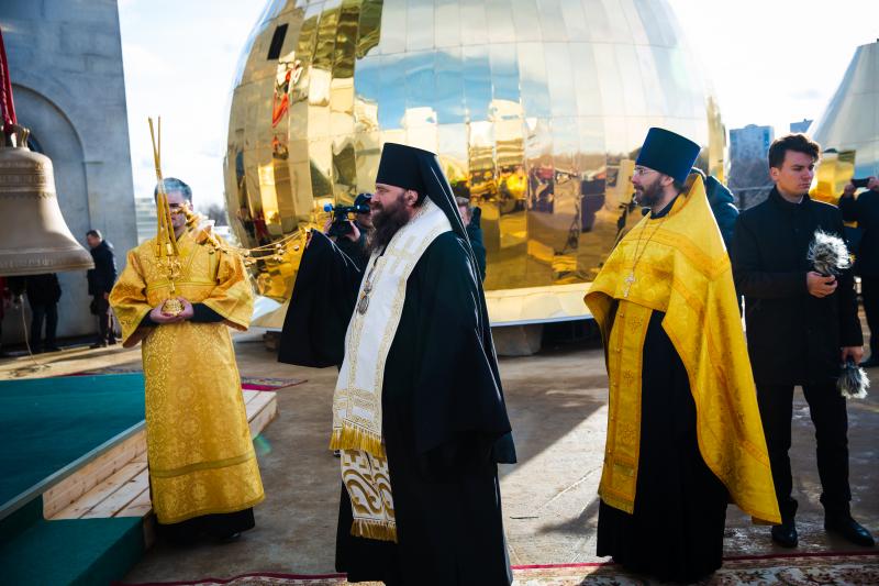 В Покровском-Стрешневе состоялось торжественное освящение колоколов, куполов и крестов в храме святого равноапостольного князя Владимира