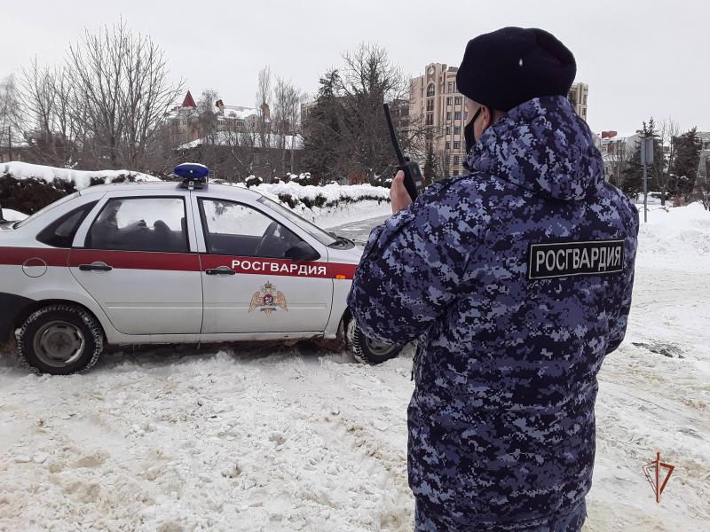 В Тамбовской области росгвардейцы задержали мужчин, находящихся в розыске