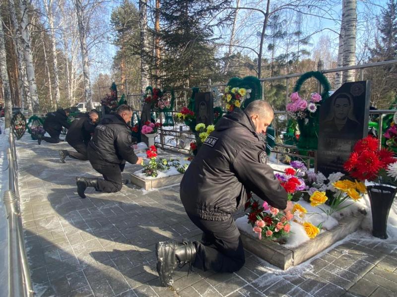 Бойцы ангарского ОМОН почтили память сослуживцев, погибших при исполнении служебных обязанностей