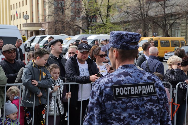 На Южном Урале сотрудники Росгвардии приняли участие в охране общественного порядка в период проведения празднования Дня Победы