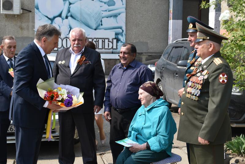 Военные музыканты Росгвардии поздравили с 99-летием ветерана Великой Отечественной войны Людмилу Иосифовну Косову из Ангарска