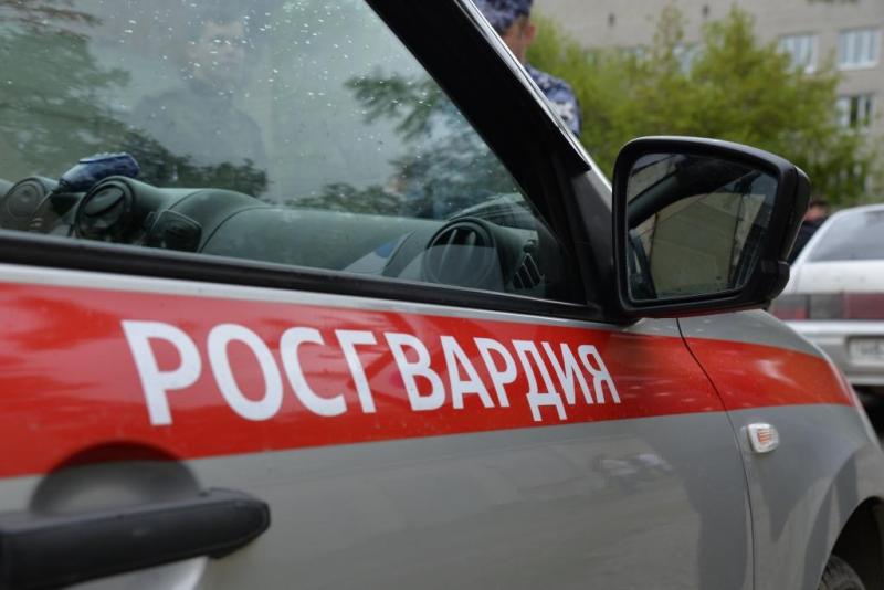 В Свердловской области сотрудники Росгвардии задержали правонарушителя, объявленного в федеральный розыск за хранение наркотиков