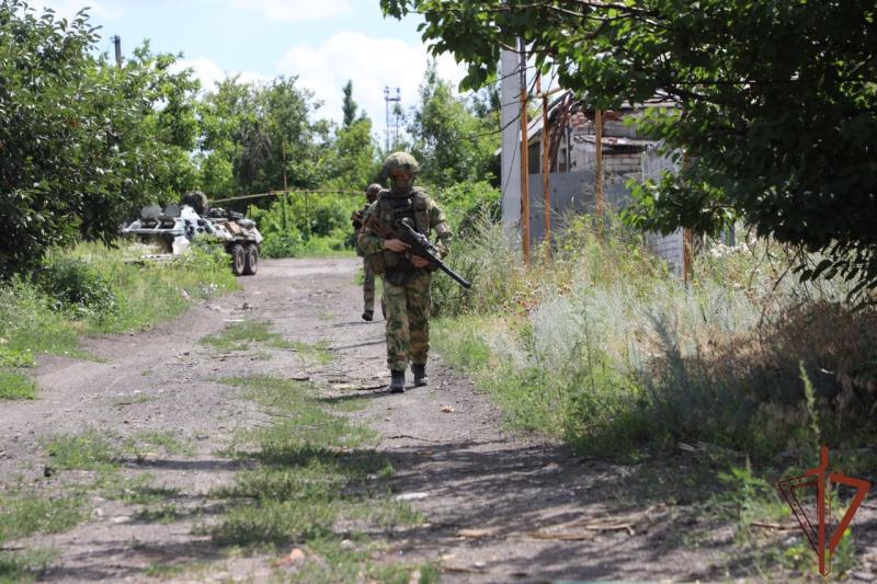 Росгвардейцы задержали пособника ВСУ и изъяли оружие в Луганской Народной Республике