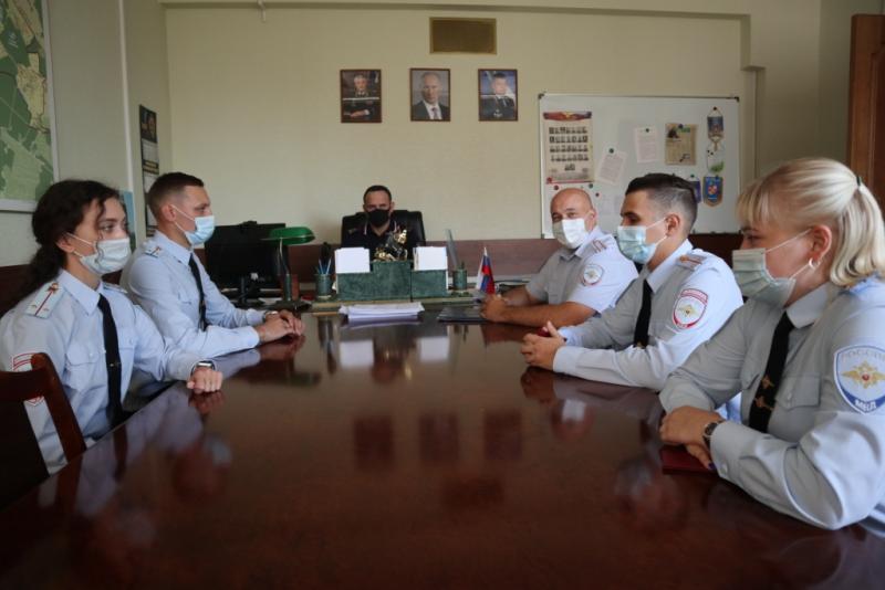 Начальник полиции УВД по ЗелАО вручил служебные удостоверения прибывшим на службу сотрудникам