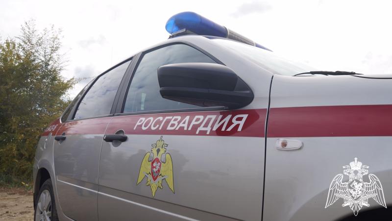 В Саратове сотрудники Росгвардии задержали жителя области, подозреваемого в незаконном обороте наркотиков
