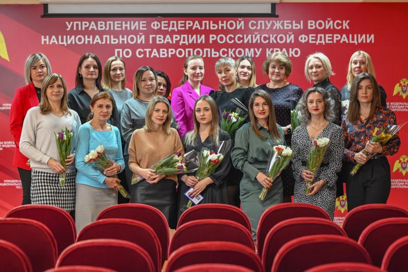 Ставропольских женщин-военнослужащих и сотрудниц краевого Управления Росгвардии поздравили с Международным женским днем