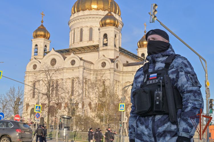 СТОЛИЧНЫЕ РОСГВАРДЕЙЦЫ ОБЕСПЕЧИЛИ БЕЗОПАСНОСТЬ ПРИБЫТИЯ БЛАГОДАТНОГО ОГНЯ И ПАСХАЛЬНЫХ БОГОСЛУЖЕНИЙ