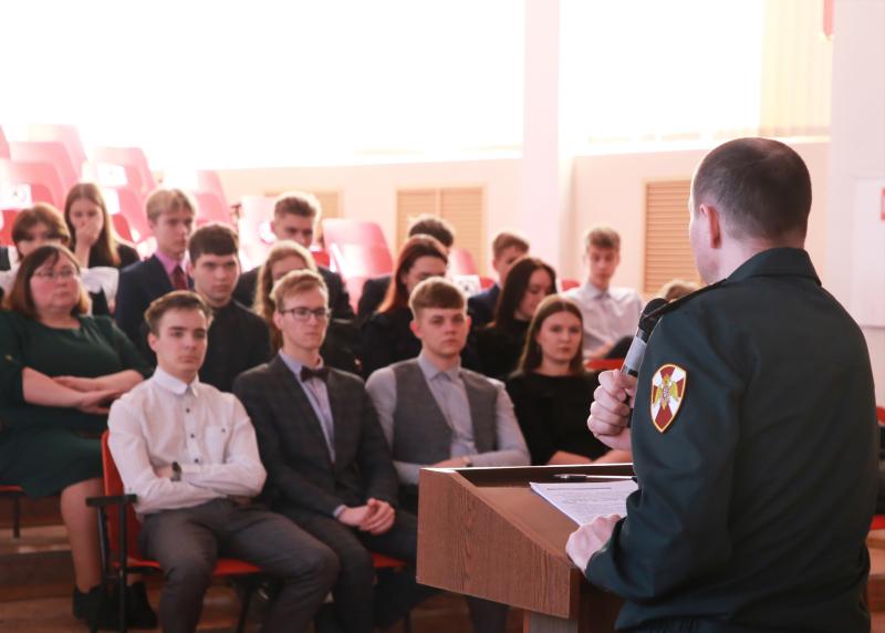 В Саранске в рамках акции «На службу в Росгвардию» прошел урок ранней профориентации