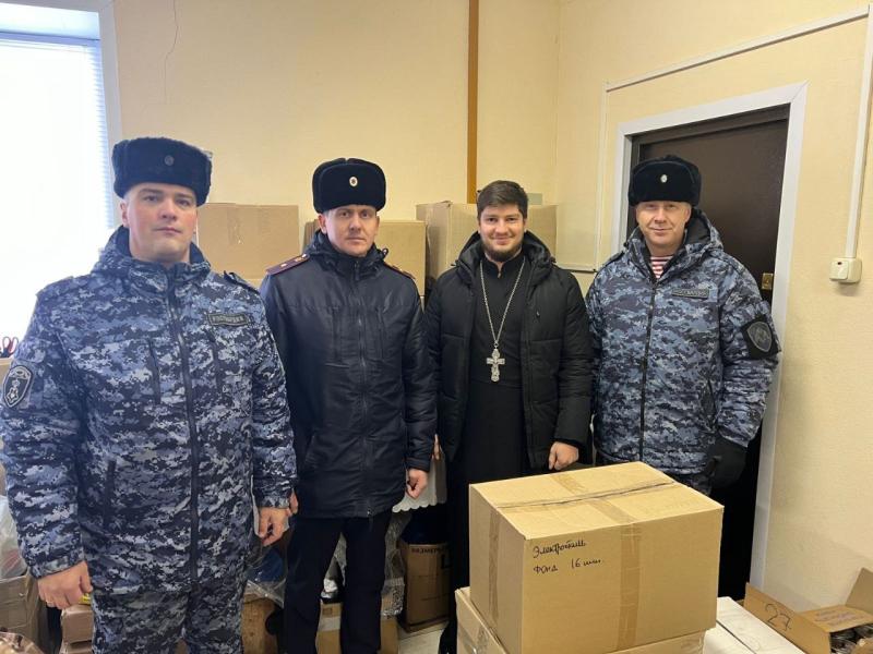 Подмосковные росгвардейцы приняли участие в сборе гуманитарной помощи для детей из ДНР
 