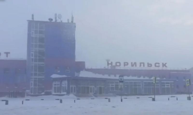 Из-за плохой погоды жители Новосибирска не смогли улететь из Норильска