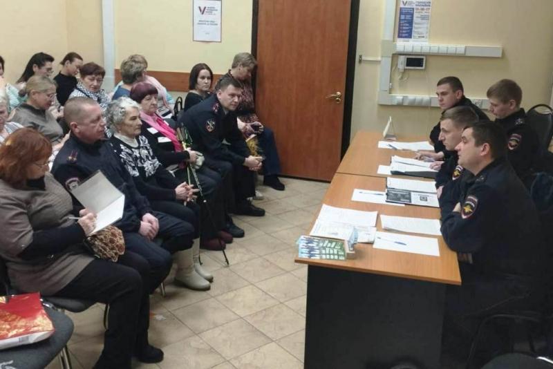 Общественники посетили отчеты участковых перед жителями Зеленограда