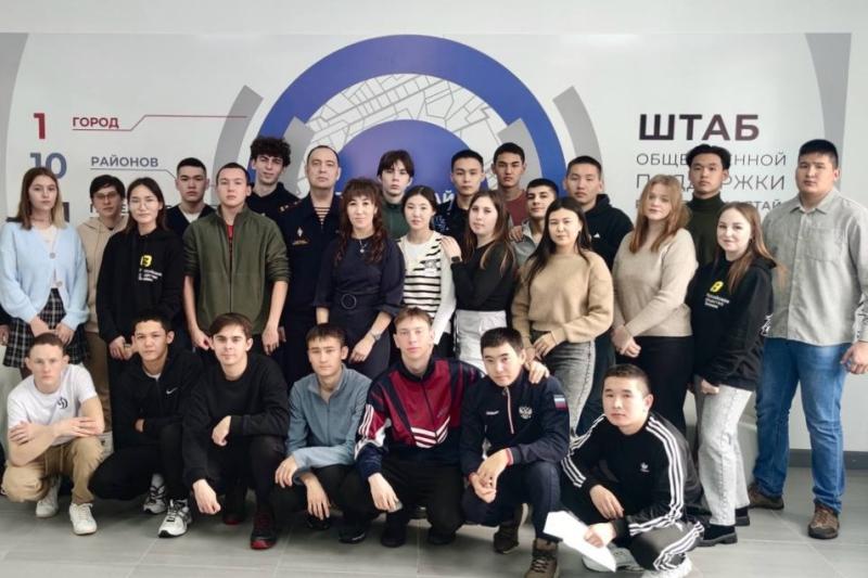 В преддверии Дня защитника Отечества в Республике Алтай росгвардеец рассказал студентам о героях специальной военной операции