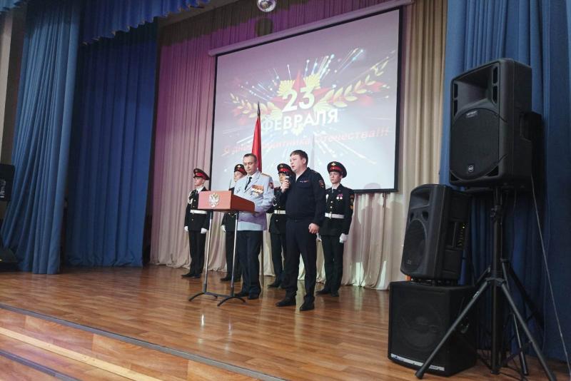Сотрудники полиции Зеленограда в преддверии Дня защитника Отечества посетили подшефный кадетский класс