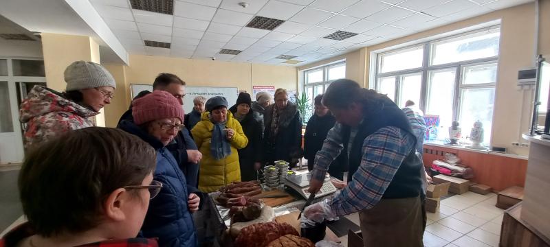 Россельхозбанк в Костроме провел Вкусную пятницу на избирательном участке