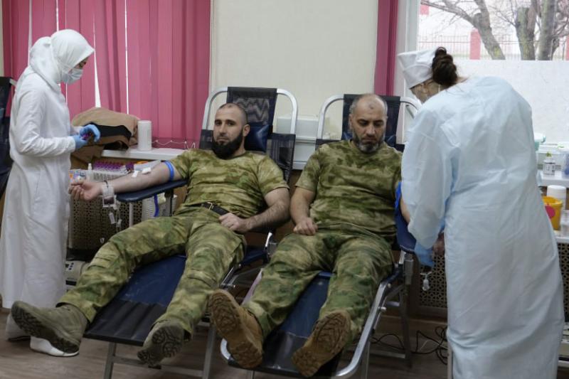 В Гудермесе росгвардейцы пополнили банк крови медучреждений региона